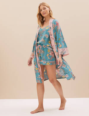 marksandspencer_SS23_DEN MATEK_T37_8570W_kvetinovy zupan_viskoza_899Kc-modelka.jpg